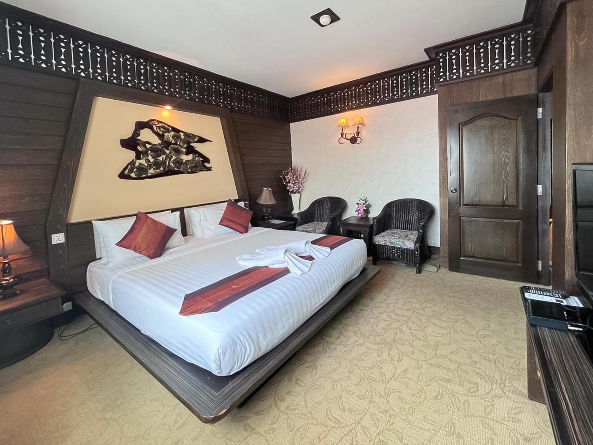 Ruean Phae Royal Park Hotel Phitsanulok Exterior foto