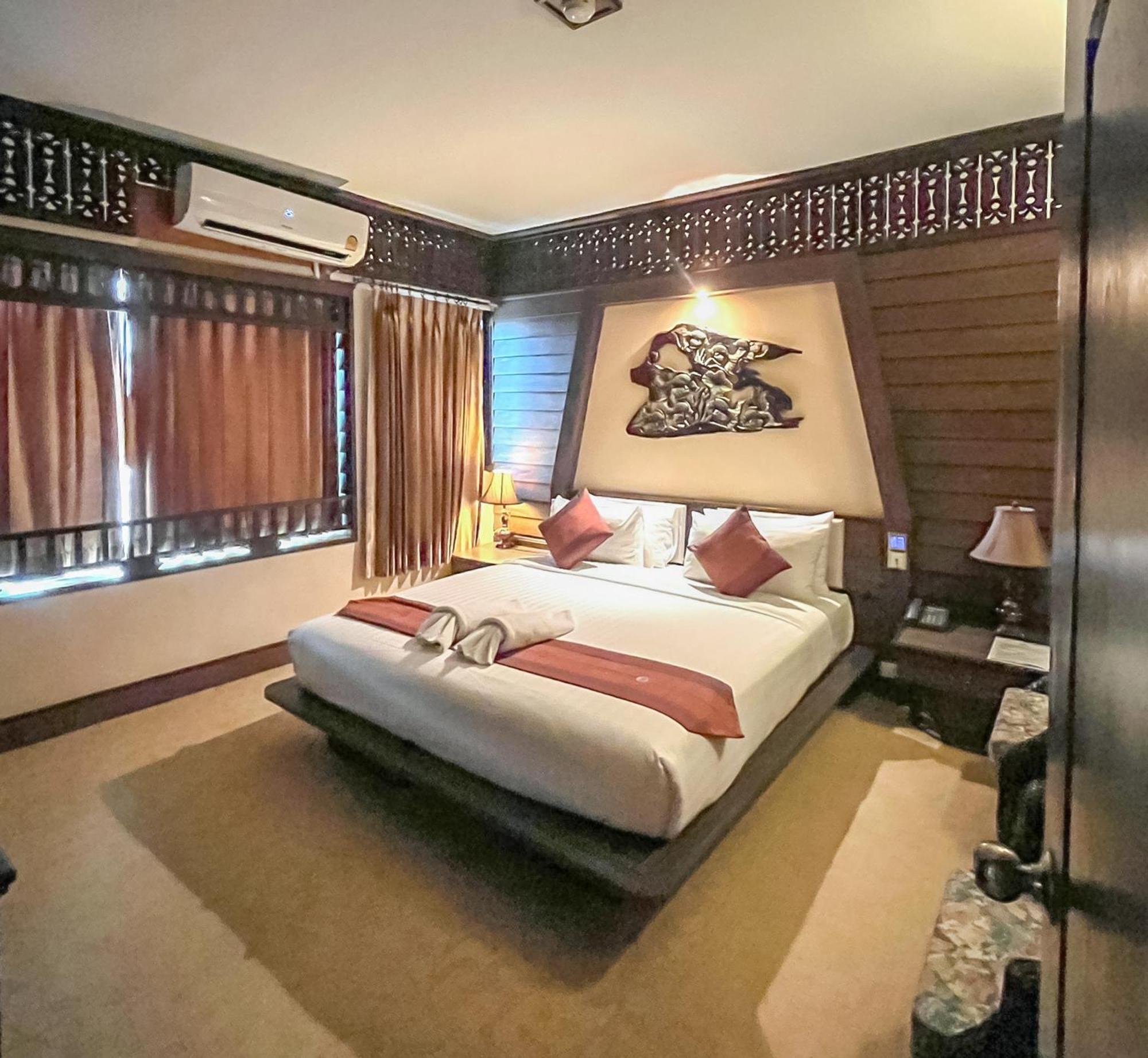 Ruean Phae Royal Park Hotel Phitsanulok Exterior foto